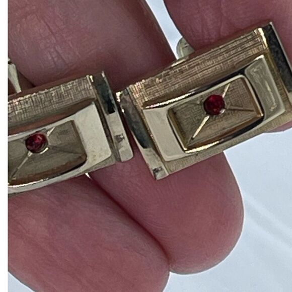 Vintage gold tone cufflinks with cut red crystals - Picture 3 of 11